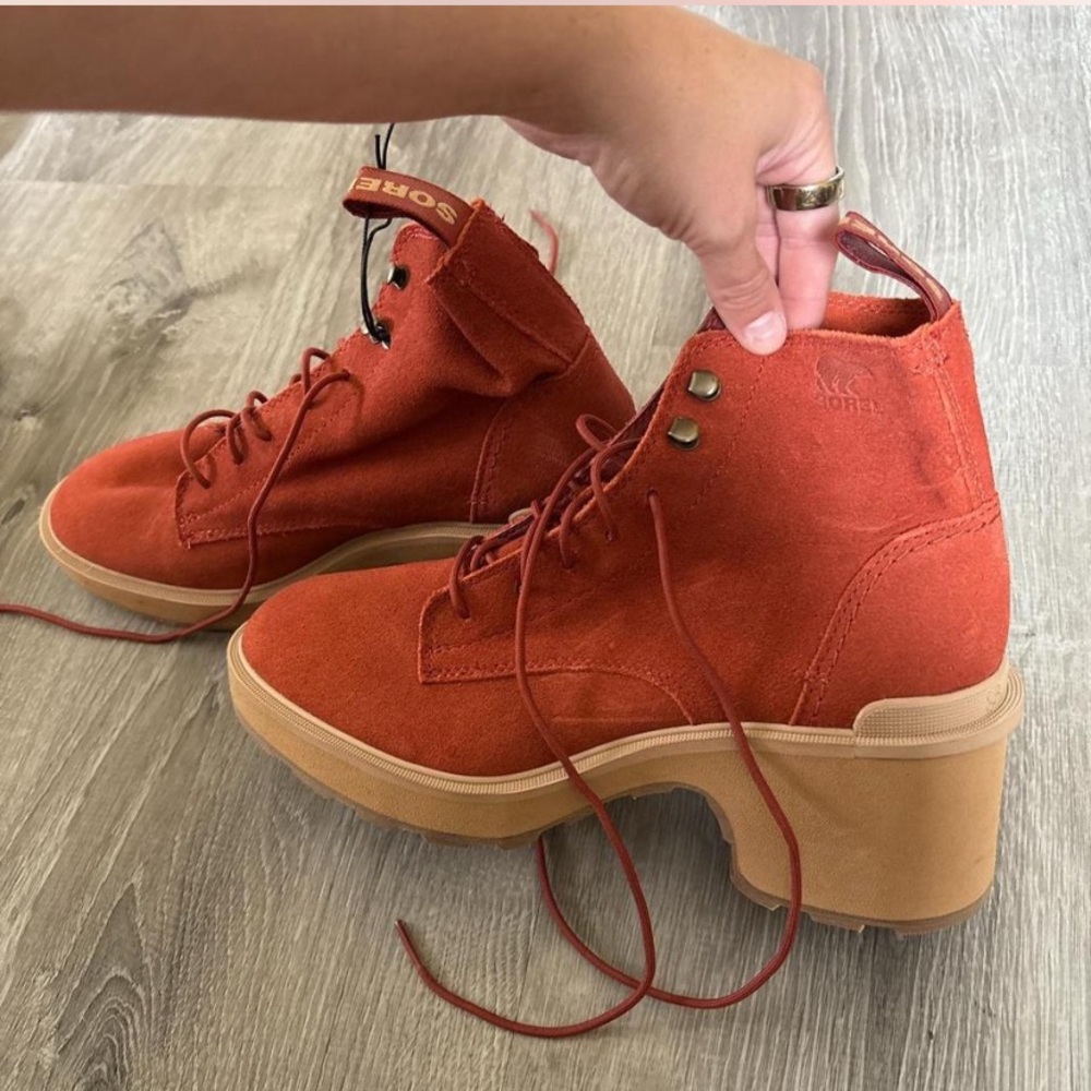 Sorel Women's Orange Lace-Up Boots